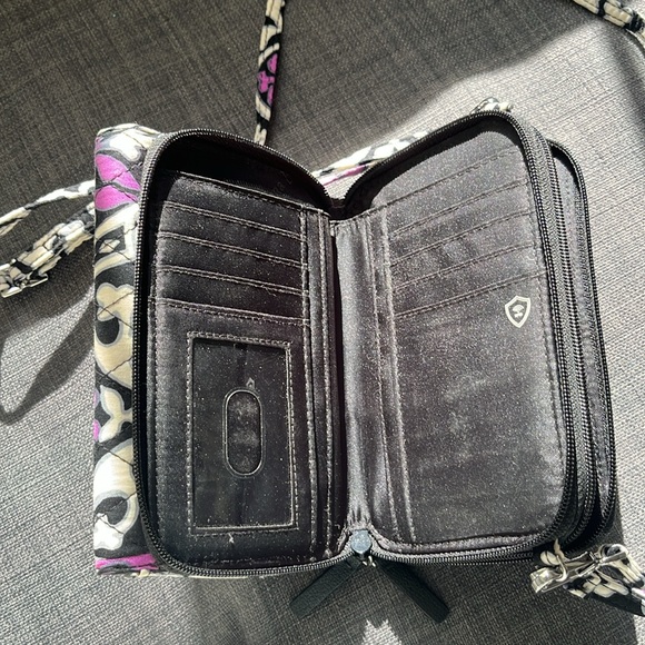 Vera Bradley crossbody/ wristlet - Picture 3 of 6